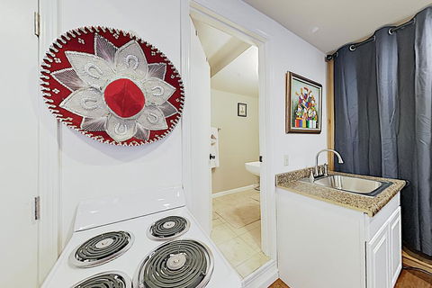 New Listing! Lavish 4-Unit San Antonio Estate Estate - Click Find 3