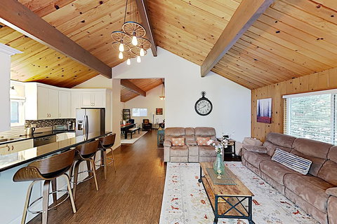 New Listing! Serene Retreat W/ Forest-View Decks Home - Bet 4u 0