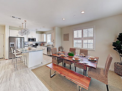 New Listing! Stunning Beach Condo W/ Pool Condo - Bet 4u 0