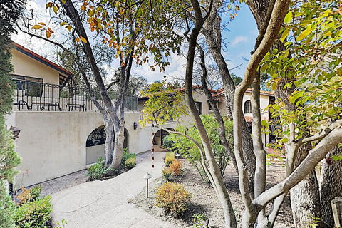 New Listing! Tuscan-Style Villa W/ Pool & Hot Tub Home - Click Find 3