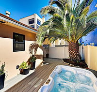 New Listing Ventura Gem - 200 Yards To Beach Duplex