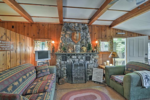 NEW Waterfront Lake Cabin W/ Boat Dock & Fire Pit! - Bet 4u 2