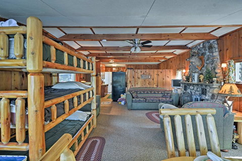 NEW Waterfront Lake Cabin W/ Boat Dock & Fire Pit! - Bet 4u 3