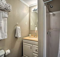 NEW Charming Studio Cabin on Lake O' the Pines