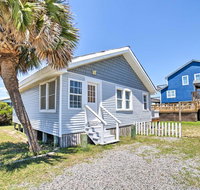 Oak Island Home with Deck and Grill-Steps to Ocean