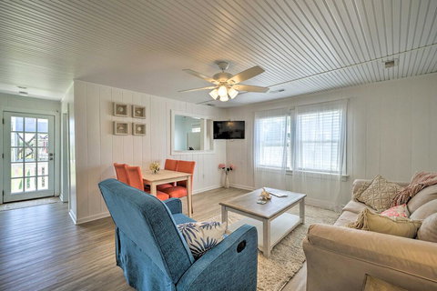 Oak Island Home With Deck And Grill-Steps To Ocean - Click Find 2