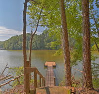 Pet Friendly Toccoa Home w/DeckLake Access
