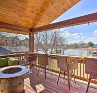 Pet-Friendly Cedar Creek Lake Retreat w/ Dock