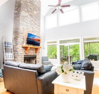 Pickwick Vacation Home-Sleeps up to 16 plus optional Guest House available for larger groups