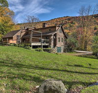 Picture-Perfect Vermont Mtn Cabin with Hot Tub