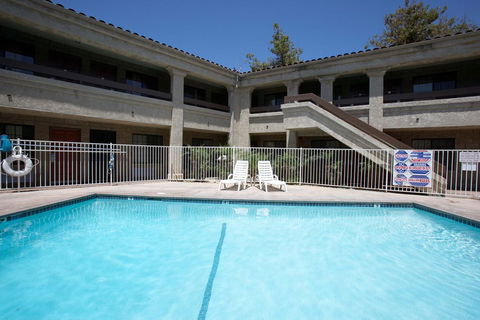 Premier Inns Thousand Oaks - Click Find 1