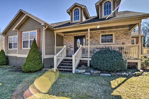 Private Family Home With Deck & Forest Views! - Click Find 1