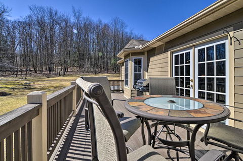 Private Family Home With Deck & Forest Views! - Click Find 0