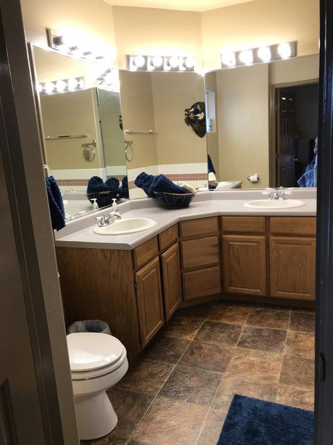 Private Master Bedroom - Bet 4u 1