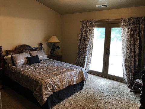 Private Master Bedroom - Bet 4u 0