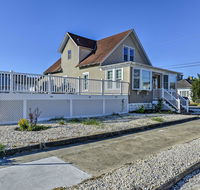 Quaint Wildwood House with Pool - Walk to Beach