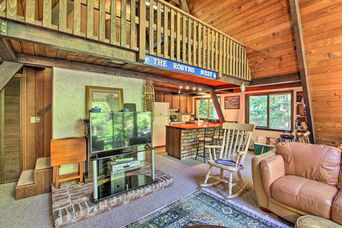 Quiet A-Frame Cabin On Creek With Private Deck! - Bet 4u 3