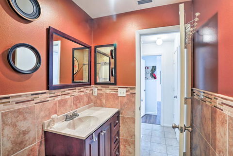 Ranch-Style Home With Porch - 1Mi To Manasota Beach! - Click Find 0