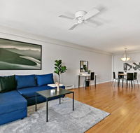 Relaxing 2-Bedroom Home in Oak Park Near Downtown