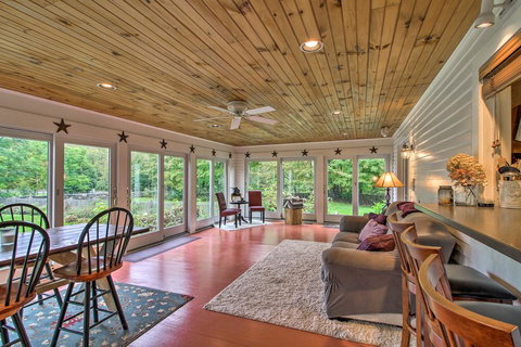 Renovated 1950's Farmhouse On 300 Acres In Grafton - Bet 4u 2