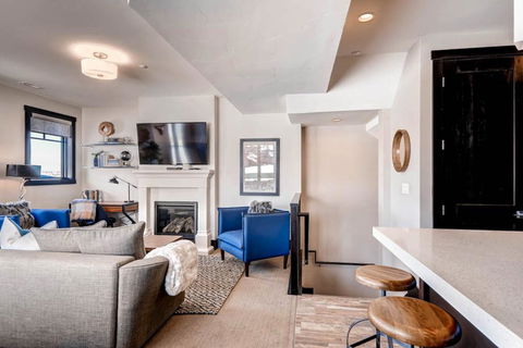 Residences At Blackstone - Click Find 1