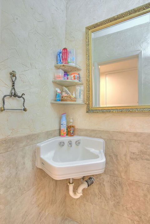 Room At The House Of Movies [HSR19-004187] - Bridge Guide 3