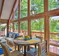Saluda Cabin with Deck Situated on Lake Hosea