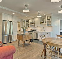 Scenic Apt Steps from Tryon and 18 Minutes to TIEC