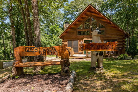 Secluded Amazing Cabin, Hot Tub, Decks With View, Loft, Game Table, Near Big Cedar Trophy Buck - Bet 4u 0
