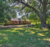 Secluded Baton Rouge Area Hideaway with Lawn