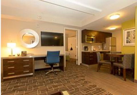 Stunning 1 Bedroom Rental In Midtown East - Click Find 2