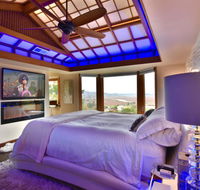 Sunny Oaks Penthouse Suite with Valley Views