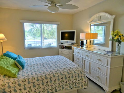 Sunset Royale - 208- Gorgeous Sunsets Awaits Beautiful 1 Bedroom - Click Find 3