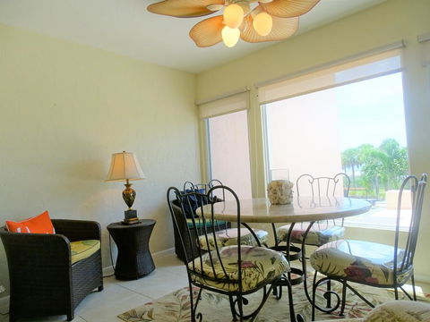 Sunset Royale - 208- Gorgeous Sunsets Awaits Beautiful 1 Bedroom - Click Find 2