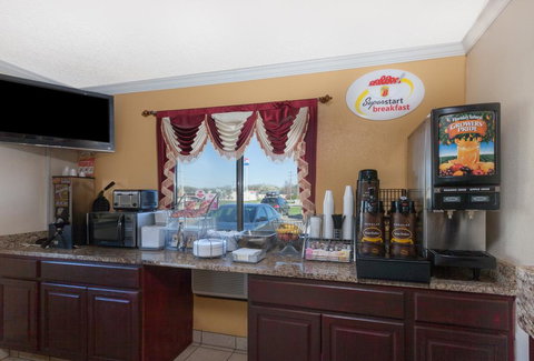 Super 8 By Wyndham Flint Township Miller Rd/Bishop Airport - Bet 4u 3