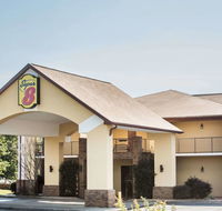 Super 8 by Wyndham Lavonia