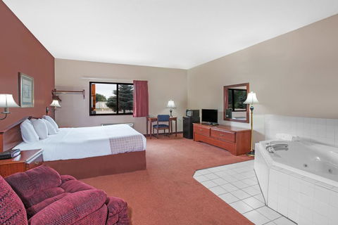 Super 8 By Wyndham Mason City - Click Find 2