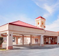 Super 8 by Wyndham Plainview