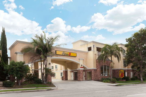 Super 8 By Wyndham Torrance LAX Airport Area - Click Find 0