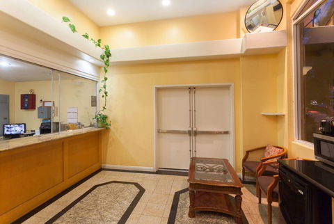 Super 8 By Wyndham Torrance LAX Airport Area - Click Find 3