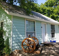 Super cute 2 bd/ 1 bath pets under 40 lbs welcome