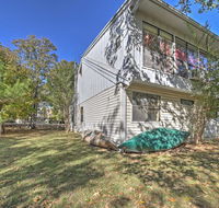Tahlequah House w/ Screened-in Porch Fire Pit
