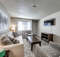 The Boomer Home with Pool and Gym just 1 Mile to OU