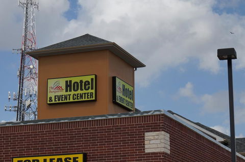 The Bungalows Hotel & Event Center At Lakeline Austin / Cedar Park - Bridge Guide 1