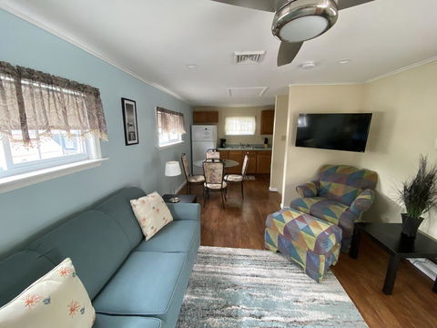 The Cozy Cottage House - Bet 4u 1