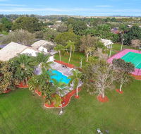 The Ranch House - Private pool barn and tennis court
