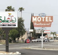 Toppers Motel