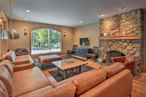 Tranquil Lakefront Hideaway With Beach And Dock - Bet 4u 0