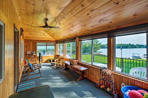Updated Oakland Cottage With Deck On McGrath Pond! - Bet 4u 3