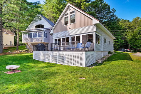 Updated Oakland Cottage With Deck On McGrath Pond! - Bet 4u 1